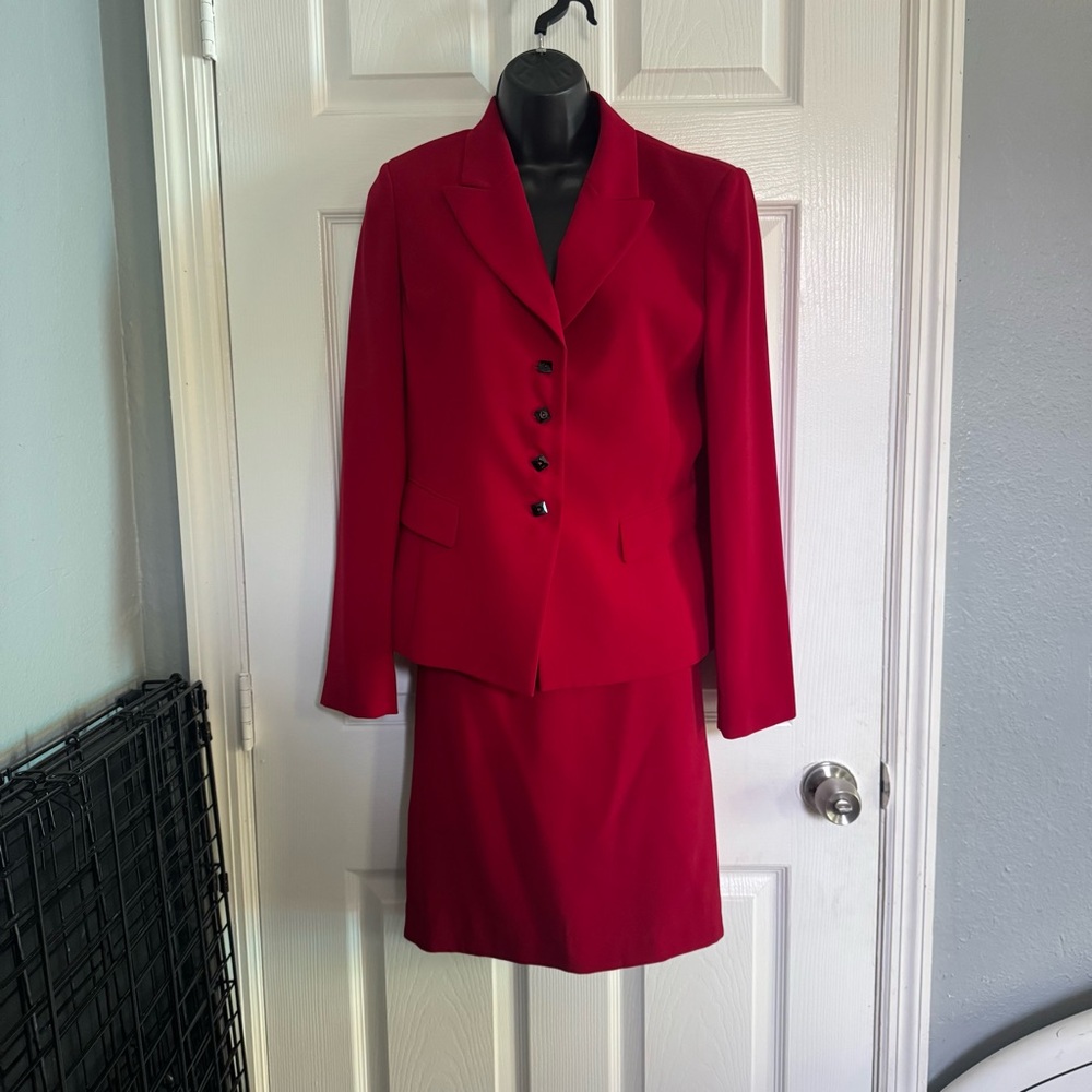 Vintage Tahari Red Women's Blazer and Skirt Suit Set - size 8
